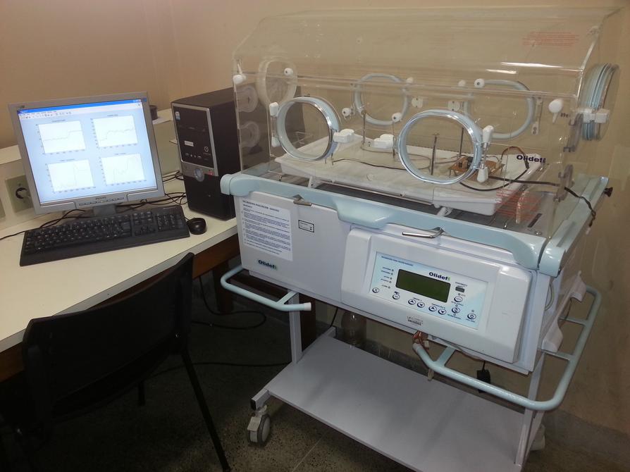 laboratório, podem ser vistos em Roengruen et al (009) e Puawade et al (00) O artigo está organizado como segue Na Seção é apresentado o CDM Na Seção 3 é apresentada a incubadora neonatal e o seu