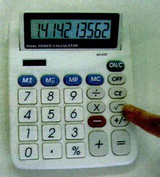 Agora utilizando a calculadora, quanto é 2? Sabemos que 2 é positivo e ( 2 ) 2 = 2. 1) Como 1 2 = 1 < 2 e 2 2 = 4 > 2, temos que 1 < 2 < 2.