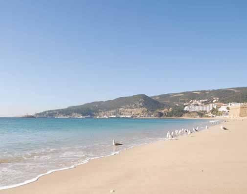 Convento sobranceiro ao Portinho ou as apelativas praias de areias finas de Sesimbra e Alfarim,