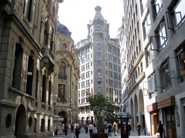 Conheceremos o centro cívico, praça principal e os bairros mais modernos como Providência e Las Condes.
