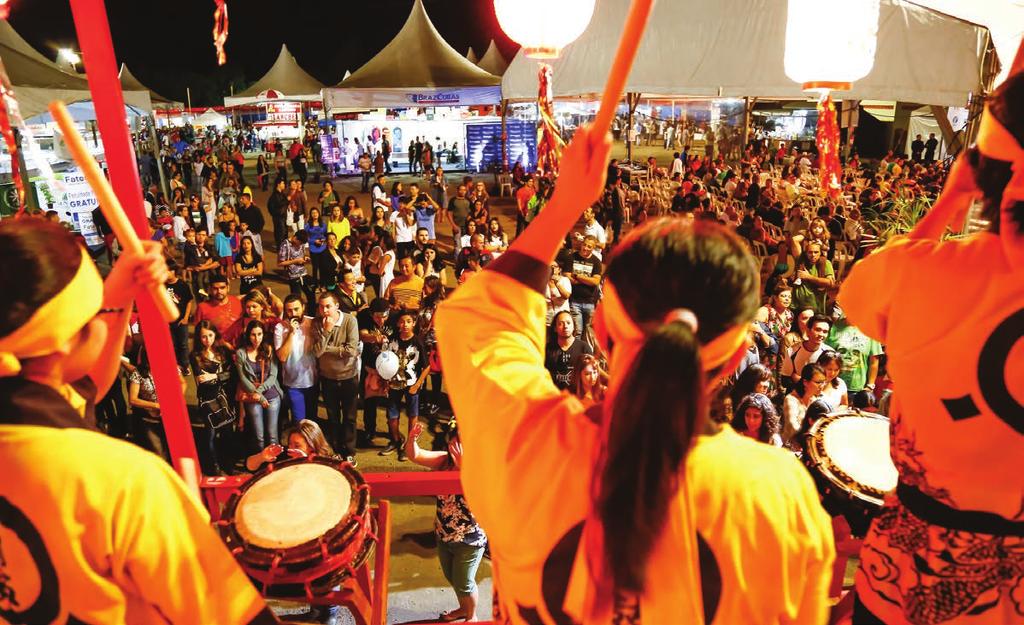 Apresentações de taiko, danças