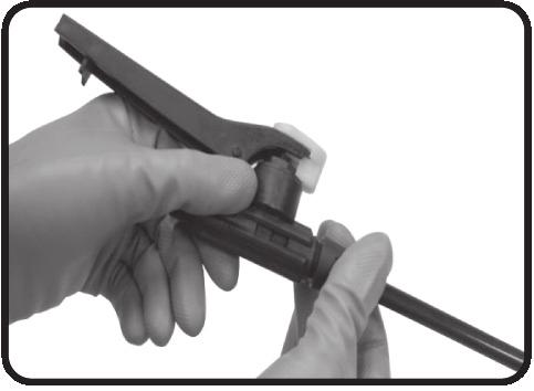 5) Retirar a lança do gatilho girando a conexão plástica no sentido anti-horário (fig. 22); fig.