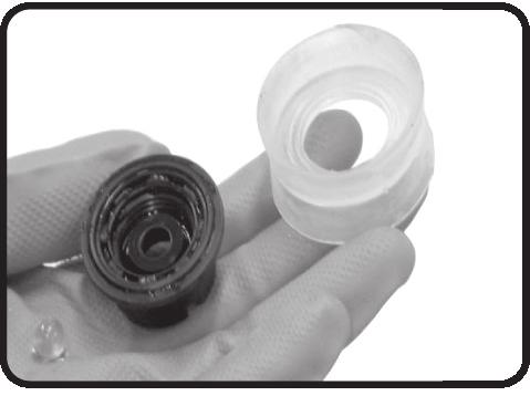 13) O kit de vedação é composto por 3 peças: embolo plástico, esfera plástica e assento plástico (fig. 14). fig. 13 fig.