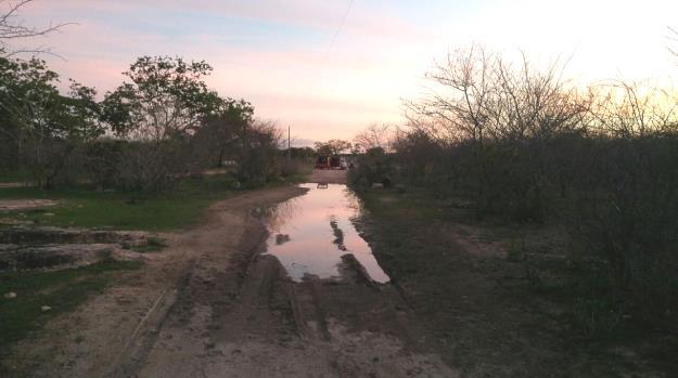 A) Estrada de acesso e B) Vista do rio São Francisco.