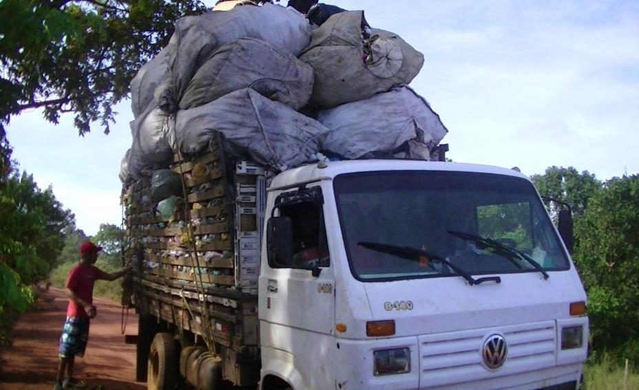 caminhões de resíduos por