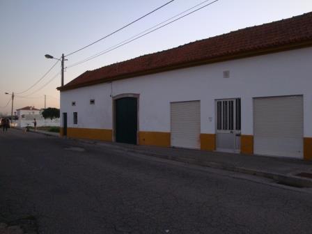 º km Situado na Rua de Ílhavo 4,20 m após o final do mura da moradia com o nº 150.