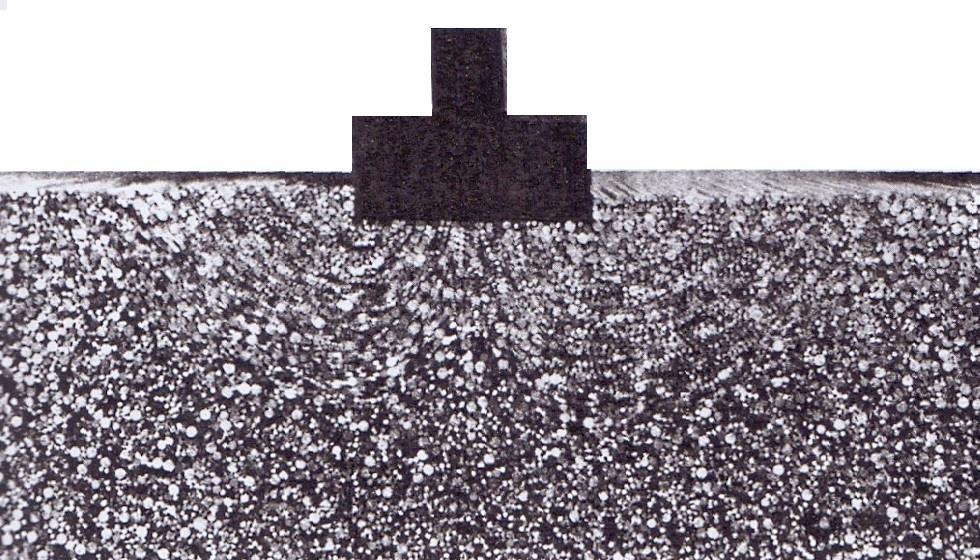 18 Figura 10.6 - Foto de um experimento com uma fundação superficial (Lambe e Whitman,1979) 10.
