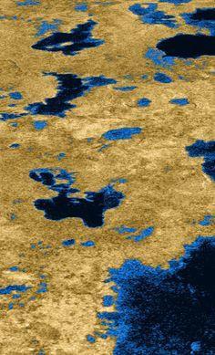 Foto de Titã tirada pela Huygens: As rochas mostram erosão por