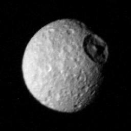 Saturno Outros Satélites Mimas possui uma cratera