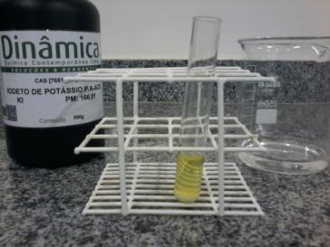 b) Com o iodeto de potássio Formação de precipitado amarelo (iodeto de prata).