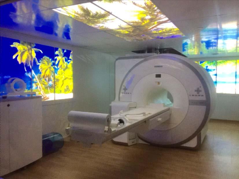 Imagens híbridas Equipamento integrado PET-RM 2003 a 2017: PET-CT com F-FDG Papel limitado nos tumores cerebrais * Ressonância muito superior à