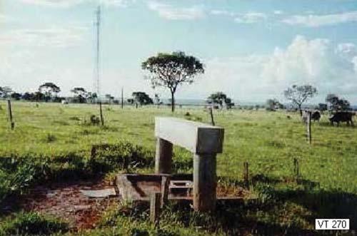 com uma foto do Vértice CHUÁ, (Figura 5), a equipe tinha um croqui do ponto, no sentido de facilitar o reconhecimento.