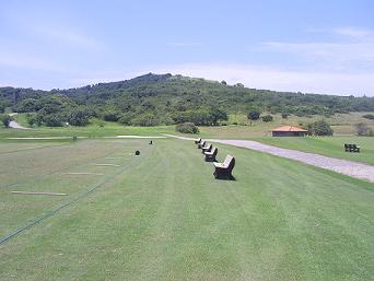 Propriedade da empresa Modiano (o mesmo grupo responsável pelo aeroporto citado acima), o campo de golfe de Búzios é uma referência em toda a América Latina e segue os padrões oficiais de tamanho.