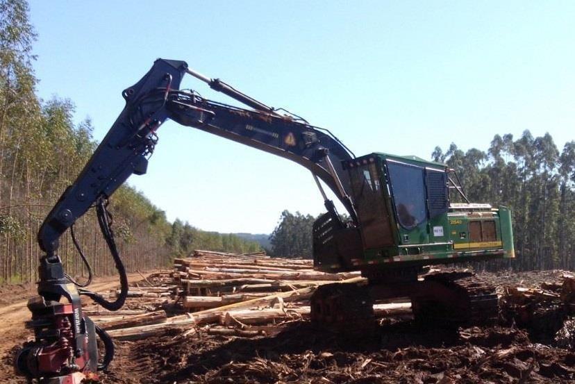 3.5.1 John Deere 2154 D Sistema hidráulico atualizado com maior alcance e capacidade de elevação com torque de maior alcance e capacidade de elevação com torque de giro aumentada sendo uma máquina