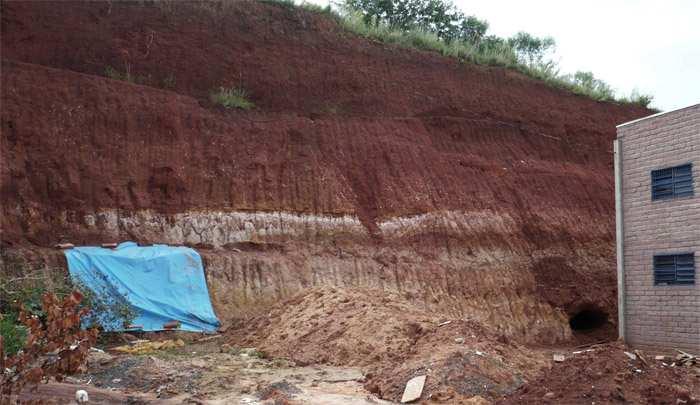 9 NOVAS ESTRUTURAS - 4 As primeiras paleotocas da região situada entre Estância Velha e Nova Hartz foram identificadas no segundo semestre de 2008 ao longo da BR-116, em Novo Hamburgo, ao lado de uma