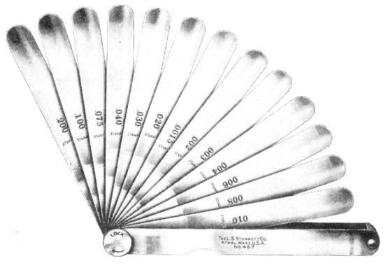 Verificador de folga O verificador de folga é confeccionado de lâminas de aço temperado, rigorosamente calibradas em diversas espessuras.