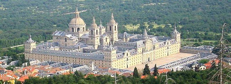 Vista geral do palácio Escorial, Espanha. Disponível em: <http://upload.wikimedia.