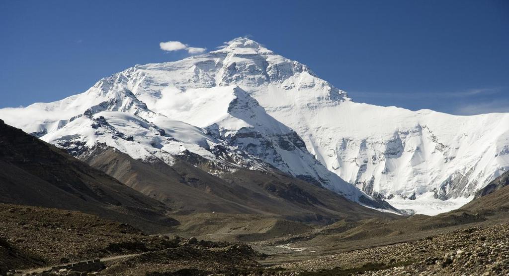 TREKKING CAMPO BASE EVEREST Com Manoel Morgado Abril Maio / 2018 Everest para os ocidentais, Sagarmatha, a deusa mãe da Terra, para os nepaleses ou