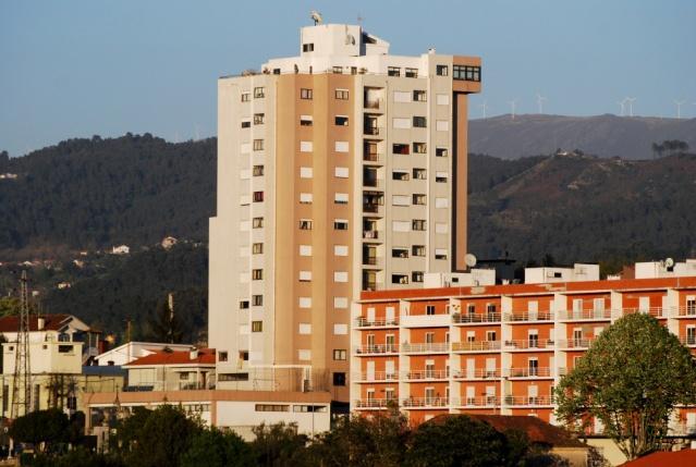 PV 1820 T2 AMARANTE / SÃO GONÇALO Classe Energética: C Apartamento tipo T2 perto das escolas,