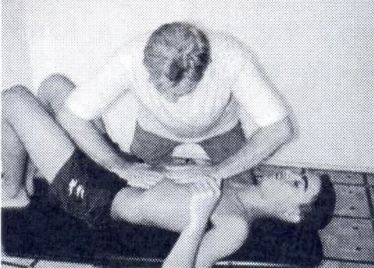 13 Inibição do centro Frênico em Decúbito Dorsal OB relaxamento fascial do diafragma PP DV, MMII flexionados PO finta paralela ao nível da pelve do paciente.