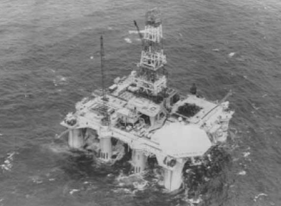 Bahia [5], mas avançou para o mar em 1968 com a primeira plataforma, P-1, explorando até 30m de profundidade na Bacia de Sergipe, e alcançou seu primeiro grande marco em 1974, com a descoberta de