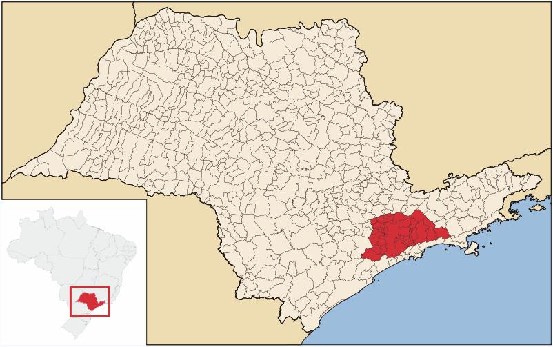 3 1. Introdução A partir da década de 60, a Região Metropolitana de São Paulo (RMSP), que reúne 39 municípios do estado de São Paulo em intenso processo de conurbação, como ilustrado na Figura 1,