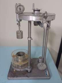 4) Metodologia A unidade experimental utilizada nos experimentos (Figura 2) concernentes ao estudo reológico das soluções de carboximetilcelulose consiste de um viscosímetro de cilindros