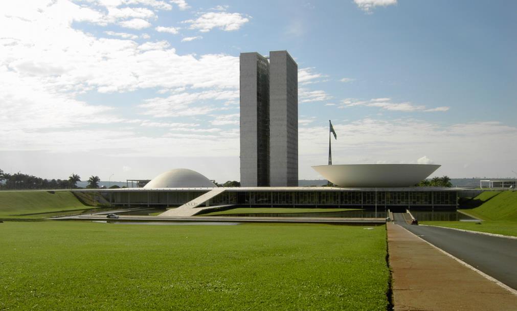 Sindicato da habitação do Distrito federal (SECOVI/DF) Como observado em janeiro, a Asa Sul apresenta o maior valor mediano para venda de imóveis comerciais: as lojas do local apresentaram R$ 900.