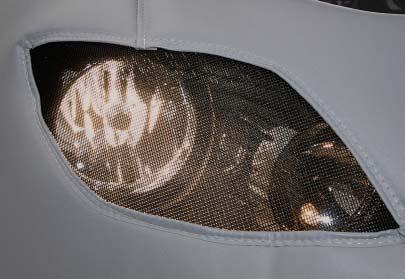 D-O 04-01 A cobertura dianteira protege a parte frontal de todos os modelos de OPEL contra danos e manchas durante trabalhos de conserto e manutenção. Com tecido reticular sobre os faróis.
