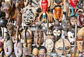 ONDE COMPRAR Em Pemba e na Ilha de Ibo, em bazares ou em mercados ao ar livre, nos locais mais frequentados pelos visitantes encontrase artesanato local de grande qualidade artística.