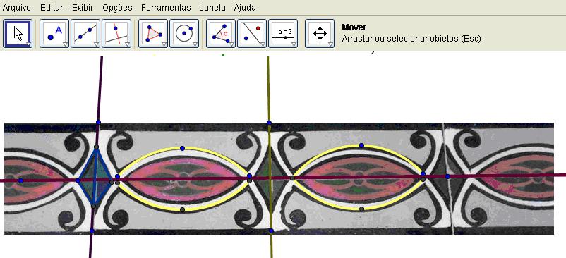 Esta atividade foi elaborada com o propósito dos alunos verificarem na composição da imagem do friso e do piso a presença da reflexão de figuras em relação aos eixos de