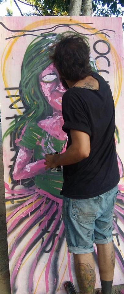 Fotografia 15: Grafiteiro Jed fazendo grafite