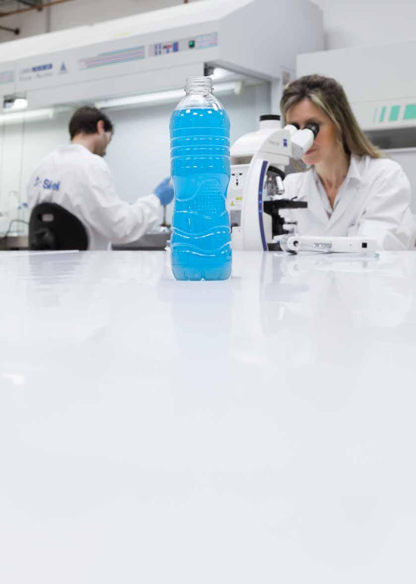 Temos dois laboratórios para análise líquido embalagem e asséptica em Octeville, França, dois de análise de contaminação microbiológica asséptica e de enchimento em Parma, Itália, além de parcerias