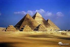As três pirâmides de Gizé, construídas há mais de 4.
