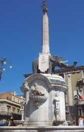 Acomodação Dia º (Dom): Palermo / Cefalù / Piazza Armerina / Catânia (6 Kms) Café da manhã Saída até Cefalù: povo cercado pelo mar que apresenta ao visitante uma maravilhosa amostra artítstica de