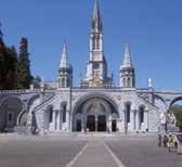 Saída para efetuar o passeio pela cidade, suas principais avenidas e monumentos como: a ilha de la Cité, Notre Dame, o Arco do Triunfo, Campos Elíseos, os Inválidos, a Opera e a Torre Eiffel, tendo a