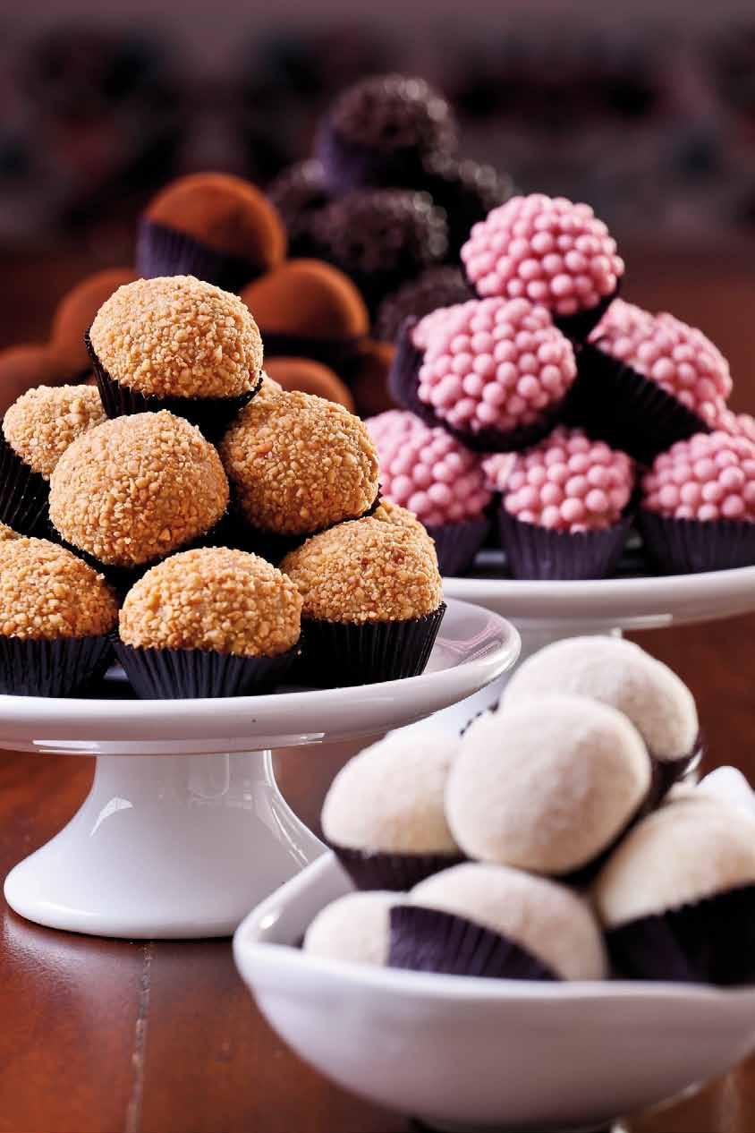 BRIGADEIROS: Nossos deliciosos e incomparáveis brigadeiros gourmet, produzidos com o legítimo chocolate belga Callebaut.