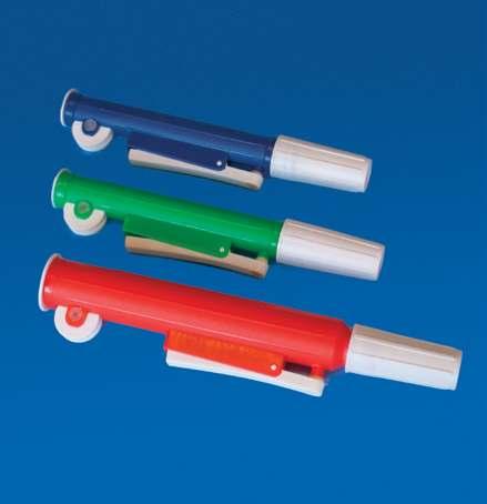 A pressure lever ensures that all liquid is evacuated. Para todos os tipos de pipetas, tanto de vidro como de plástico. A aspiração e a dosagem ocorrem através da rotação da manivela.
