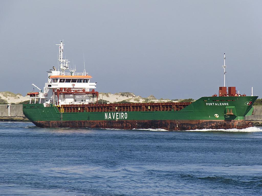 OS QUE NAVEGAM NO PORTO Navio de