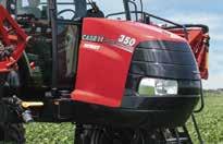 O seu motor Case IH FPT NEF de 250 cv, 6 litros, localizado na parte traseira, a cabine na parte frontal e o tanque de produto centralizado