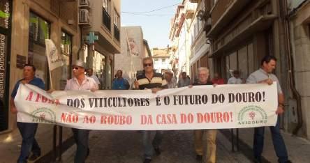 NOTÍCIAS Encontro de Vitivinicultores do Douro A 17 de Julho, decorreu na Régua o Encontro de Vitivinicultores do Douro, promovido pela Associação dos Vitivinicultores Independentes do Douro