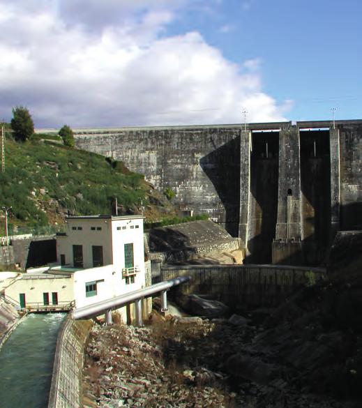 1.2.1.11 Sistema eletroprodutor da Cascata do Ave O sistema em cascata funciona do seguinte modo: A água do Ave é represada na barragem de Guilhofrei, cuja central tem dois grupos, com potência