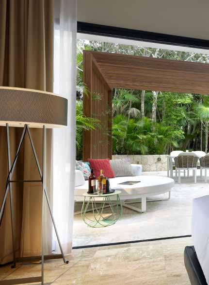 Situado à beira-mar e a uma hora do Aeroporto Internacional de Cancún, este luxuoso hotel só para adultos oferece-lhe todo o conforto e tranquilidade num ambiente de natureza exuberante.