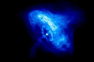 A energia liberada é tanta que a estrela sozinha brilha tanto quanto a galáxia inteira. O caroço da estrela pode dar origem a uma estrela de nêutrons ou um buraco negro.