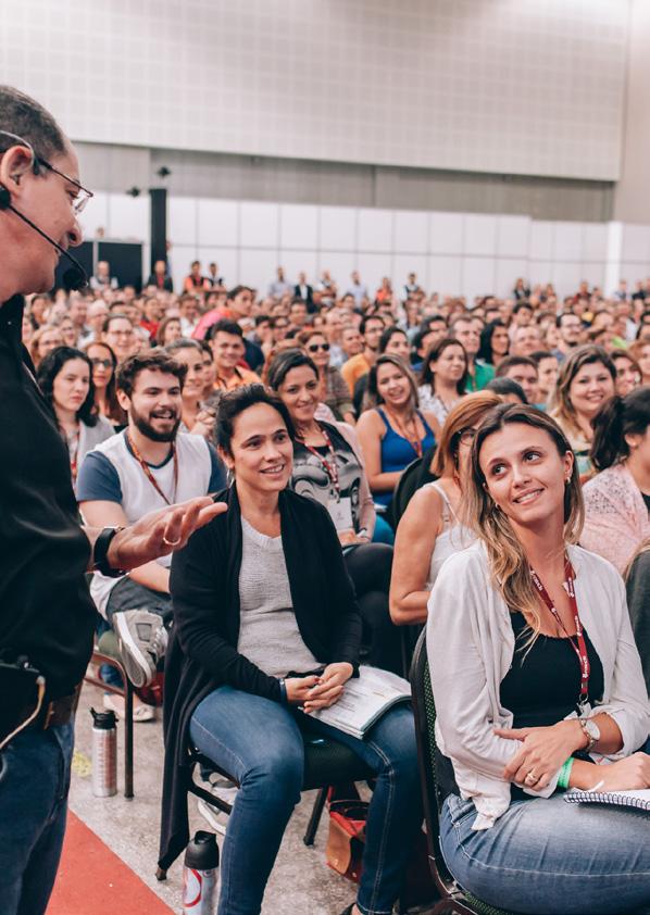 - TERCEIRA ATITUDE - COMUNICAÇÃO Para demonstrar o poder das palavras, eu lembro da história de um conhecido que vivia dizendo para sua esposa em tom despretensioso: Eu sei que quando você se formar