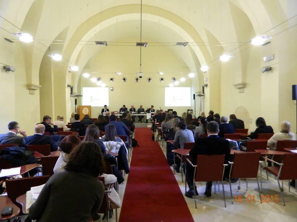Euromed Academy of Business (foto da direita) Em outubro de também foram realizados experimentos com consumidores de alface e, em março de 2015, com