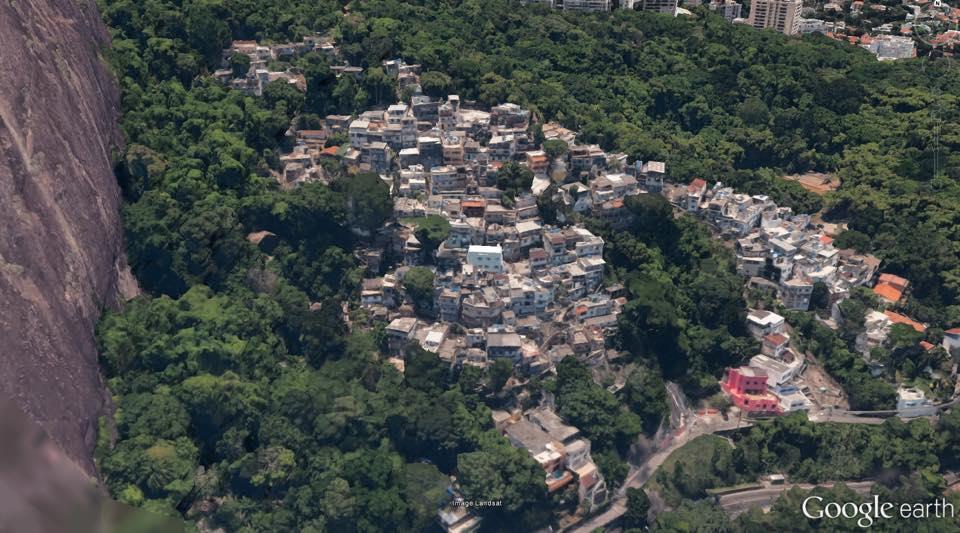 Comunidade Chácara do Céu, localizada no Vidigal. Renderização da comunidade produzida pelo Google Earth (2016) PROJETO EM DESENVOLVIMENTO.