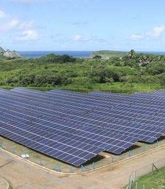 PROJETO NORONHA I CINDACTA III INFORMAÇÕES GERAIS: Pertencente ao Programa de Eficiência Energética da Celpe, a Usina Fotovoltaica Noronha I está instalada em área pertencente ao Comando da