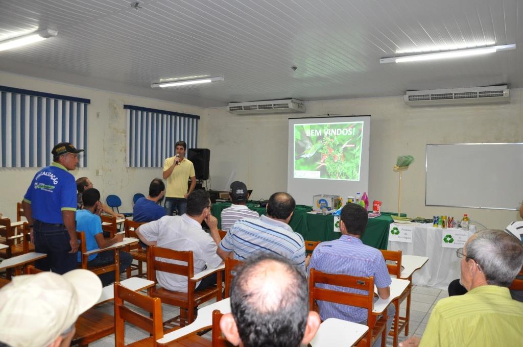 Foto 01: Apresentação e Boas Vindas aos moradores e lideranças pelo -