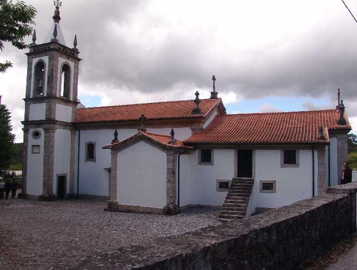 Inserida na ARU da Casa Grande de Romarigães encontra-se a Igreja Paroquial da freguesia de Romarigães, que constituí juntamente com o cemitério, o núcleo cultural e religioso da freguesia.